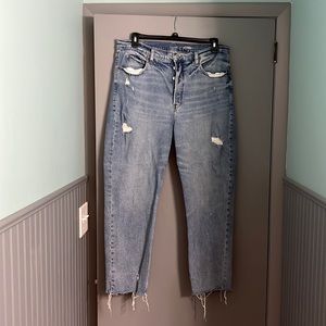 Size 16 Old Navy Sky Hi Straight Secret smooth pocket jeans.
